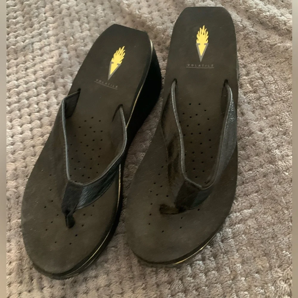 Volatile Wedge. Size 9. - Picture 1 of 4